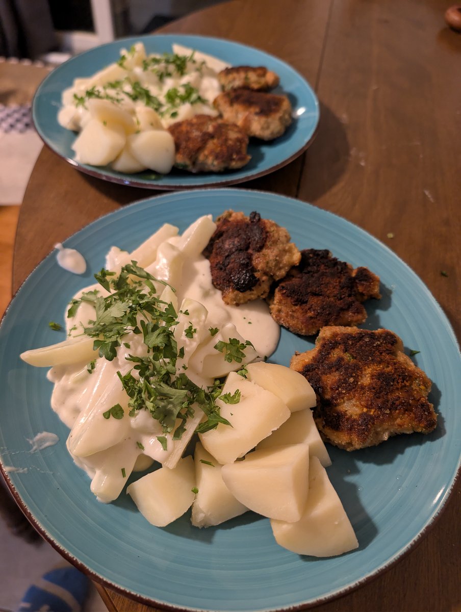 German Kohlrabi in Cream Sauce with Meatballs (Swabian Fleischküchle)