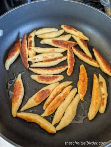 Searing the authentic Swabian Schupfnudeln